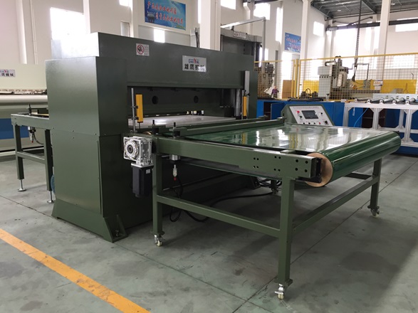 XYJ－3/120、150 偽裝布整板自動(dòng)送料裁斷機(jī)